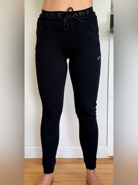 TLF All Day Ease Comfort Joggers in Womens Size S